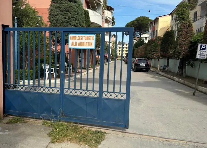 Henry's Golem (Tirana)