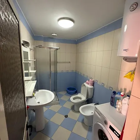 Henry's * Golem (Tirana)