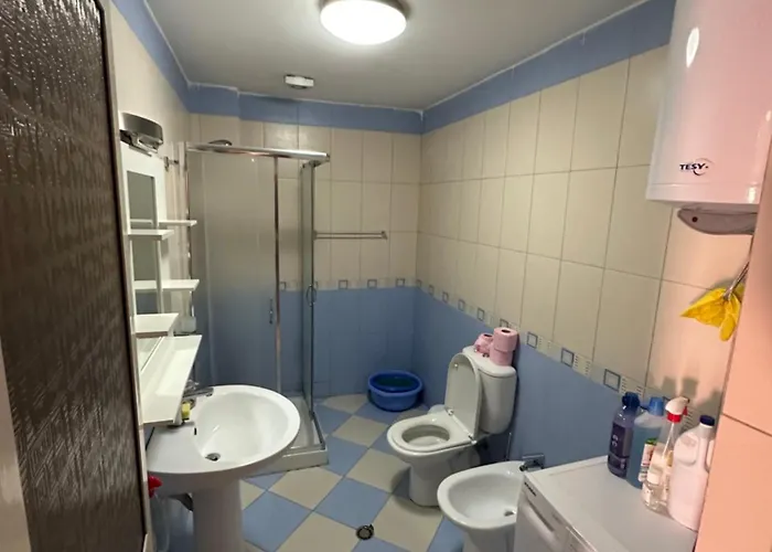 Henry's * Golem (Tirana)